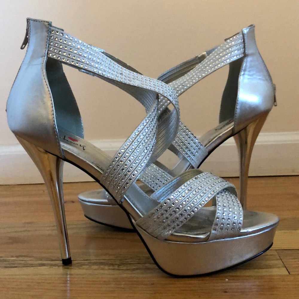 Heels - Picture 2 of 6